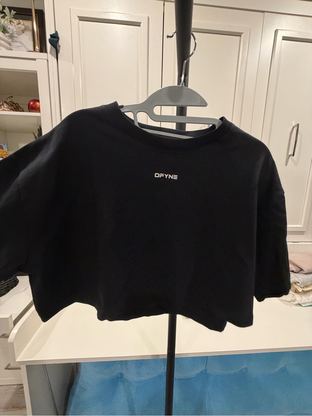 DFYNE Black Crop Top - Women's Athletic Short Top